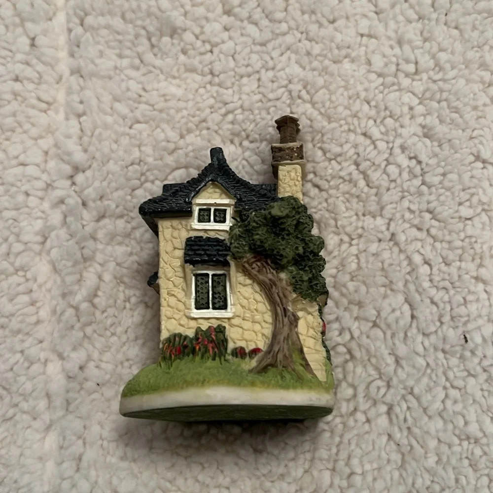 Cottage Clock - Black and Cream